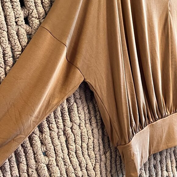 2 Banana Republic Bat Wing Sleeved Tops Black & Carmel Size Medium (NWT) - Picture 6 of 16